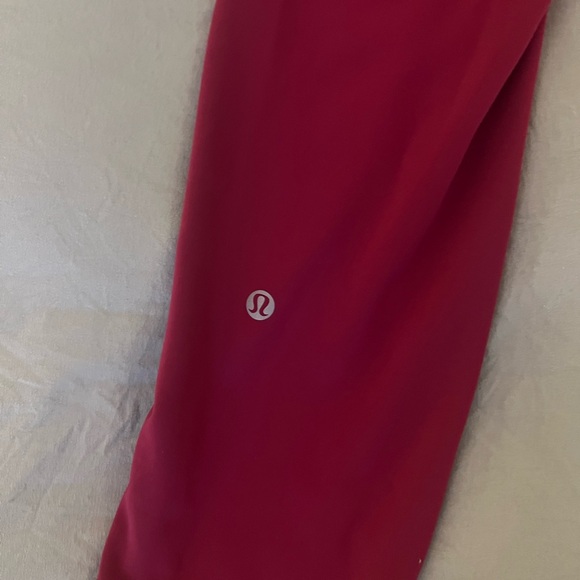 Cropped 23 inch Wunder Train High rise Lulu lemon magenta leggings - Picture 2 of 4